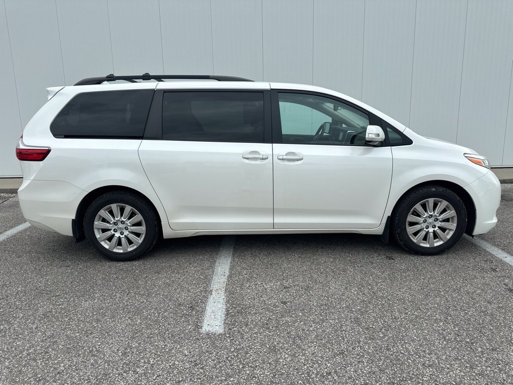 Used 2015 Toyota Sienna Limited Premium AWD/4WD image 9