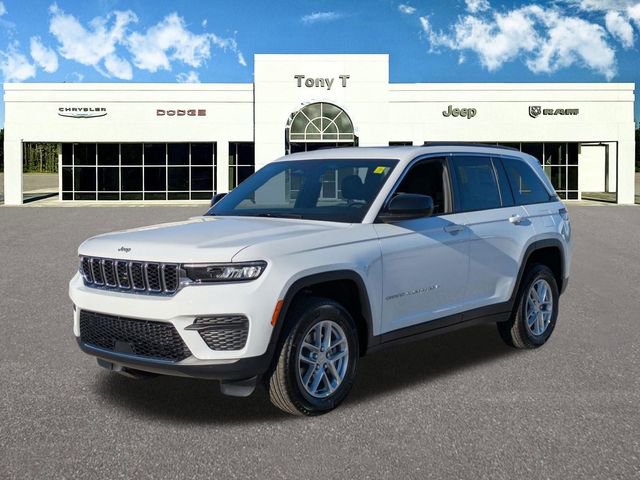 New 2025 Jeep Grand Cherokee Laredo RWD image 3