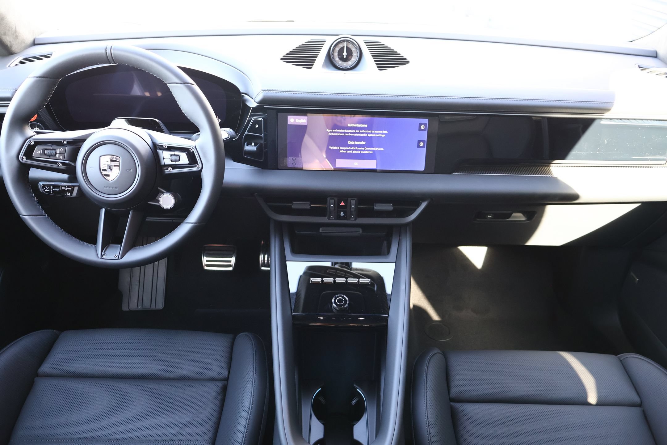 New 2026 Porsche Macan Turbo Electric AWD/4WD image 19