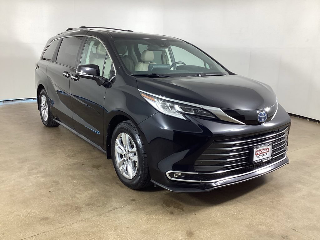 Used 2024 Toyota Sienna Limited AWD/4WD image 3