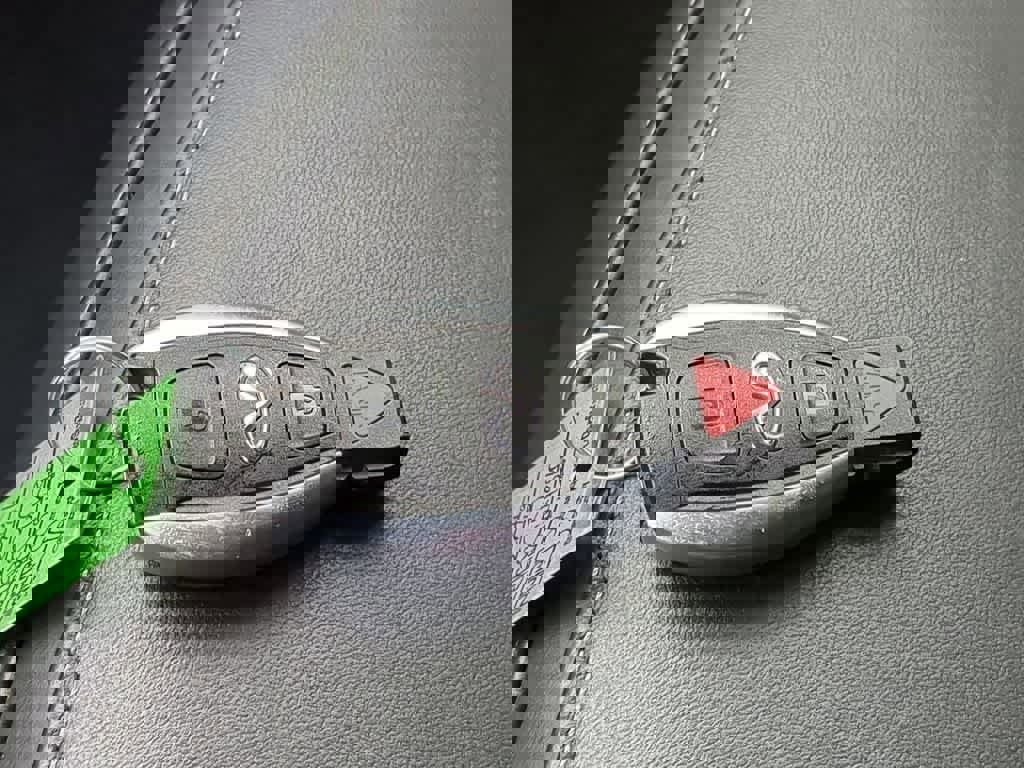 Used 2018 INFINITI QX30 ESSENTIAL image 32