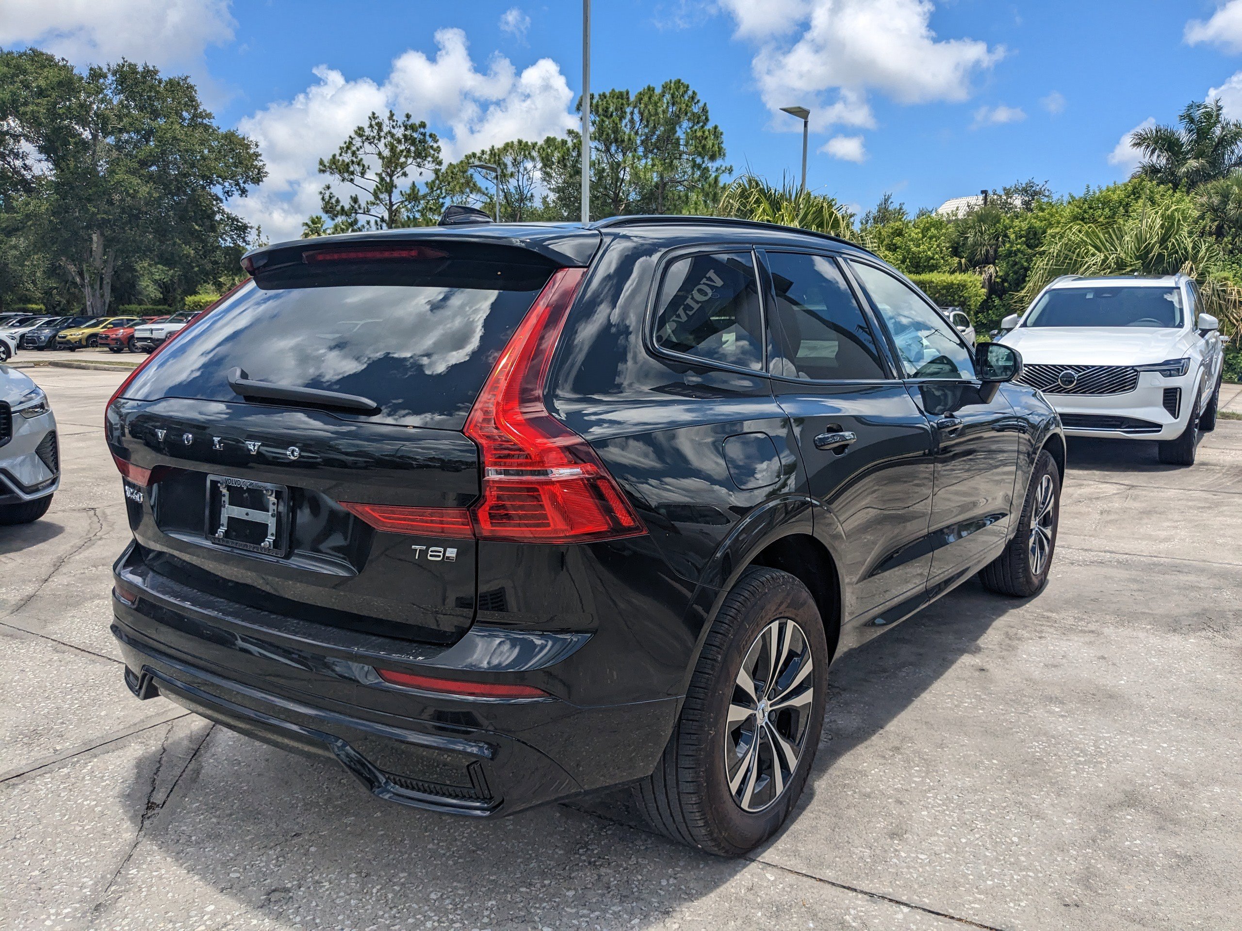 New 2025 Volvo XC60 T8 Core image 4
