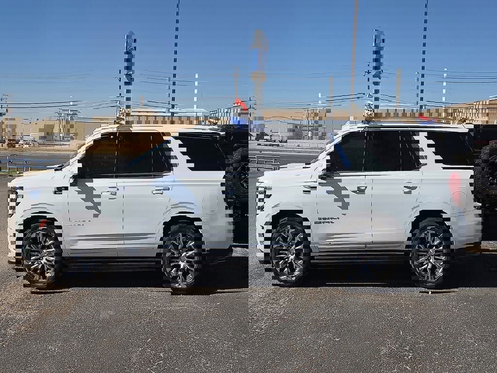 Used 2022 GMC Yukon Denali w/ Denali Ultimate Package image 2