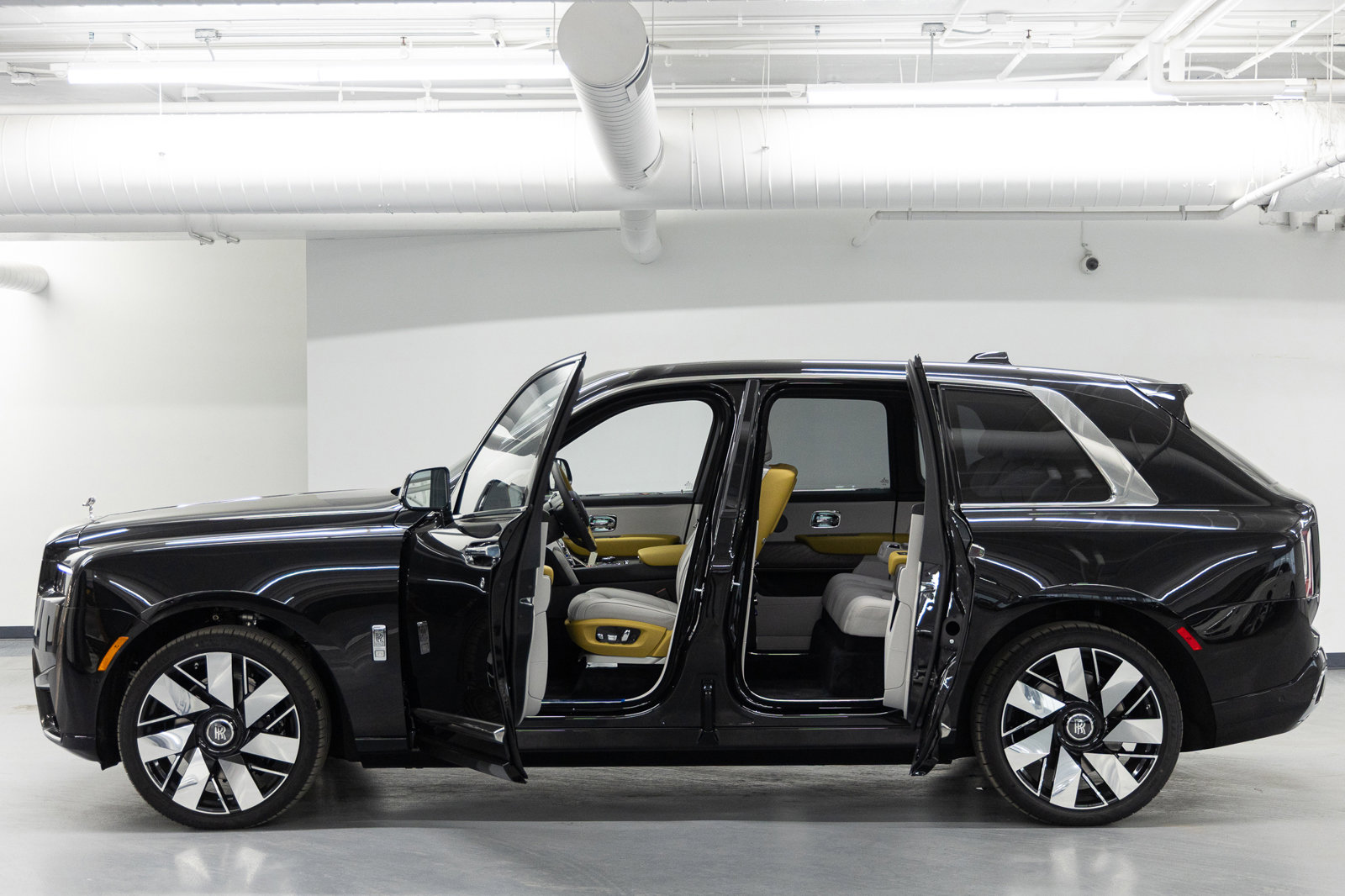New 2026 Rolls-Royce Cullinan image 8