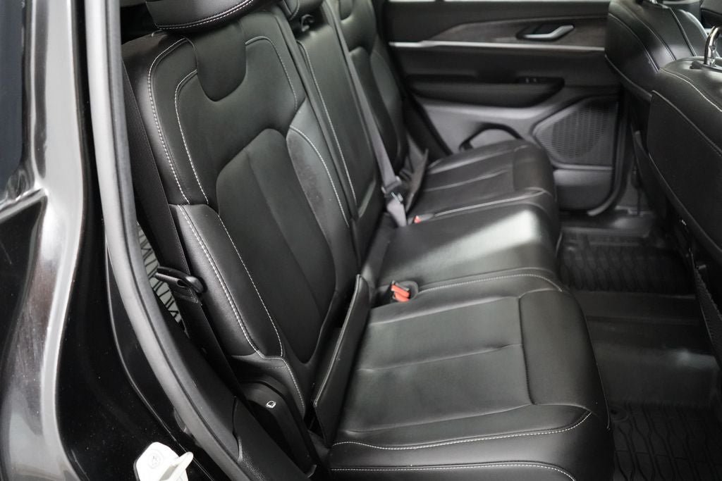 Used 2023 Jeep Grand Cherokee Limited AWD/4WD image 21