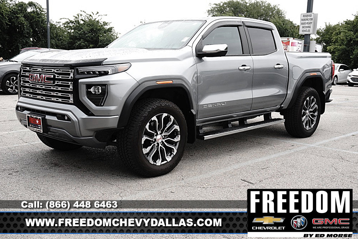 Used 2025 GMC Canyon Denali AWD/4WD image 3