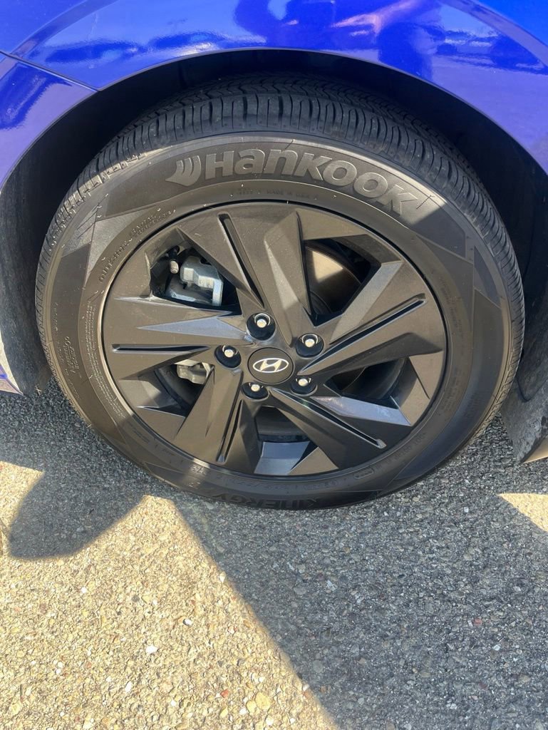 Used 2021 Hyundai Elantra Blue FWD image 9