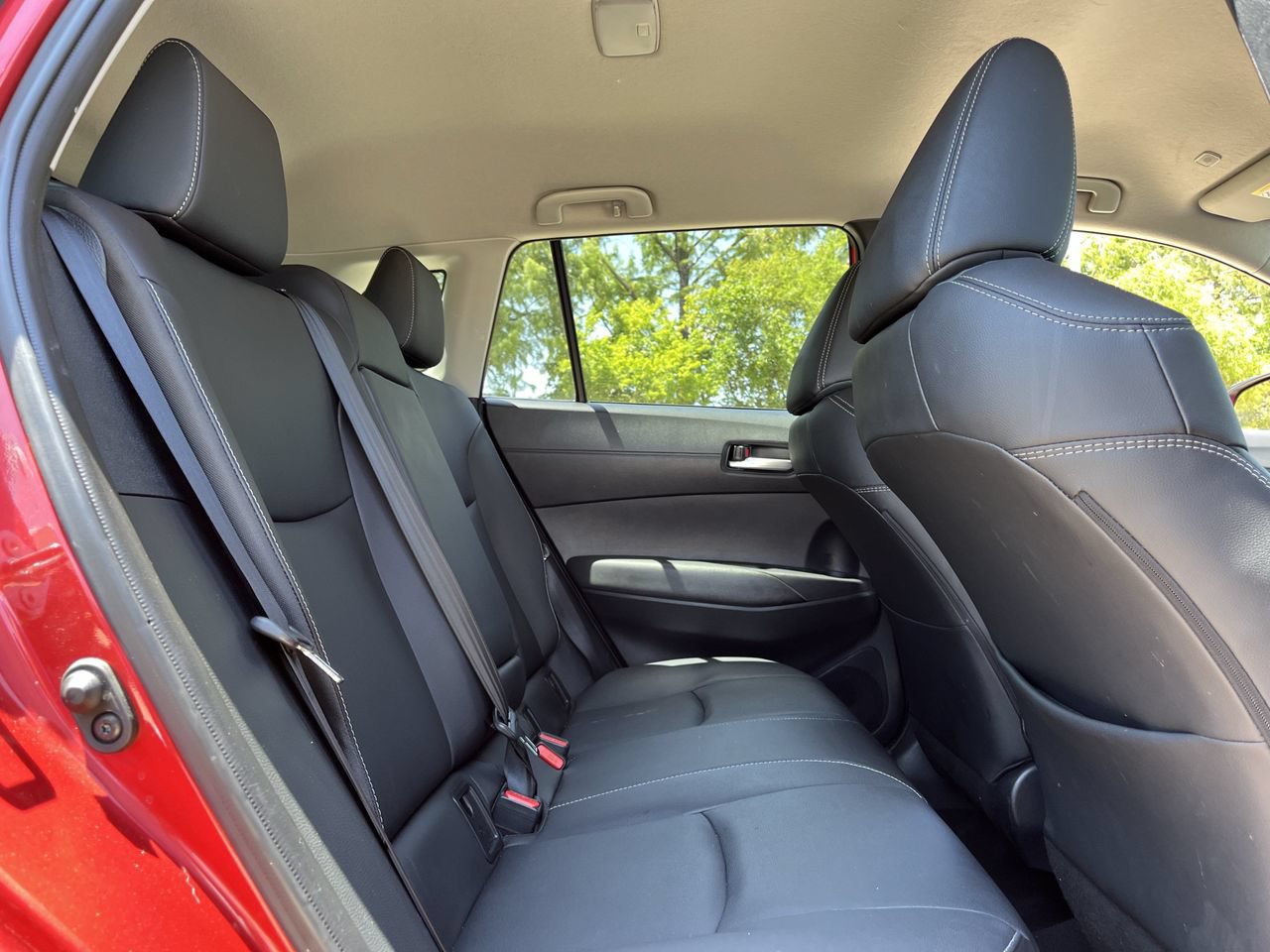 Used 2025 Toyota Corolla Cross XLE FWD image 26
