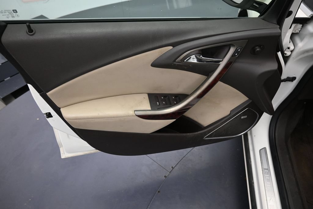 Used 2013 Buick Verano Leather FWD image 9