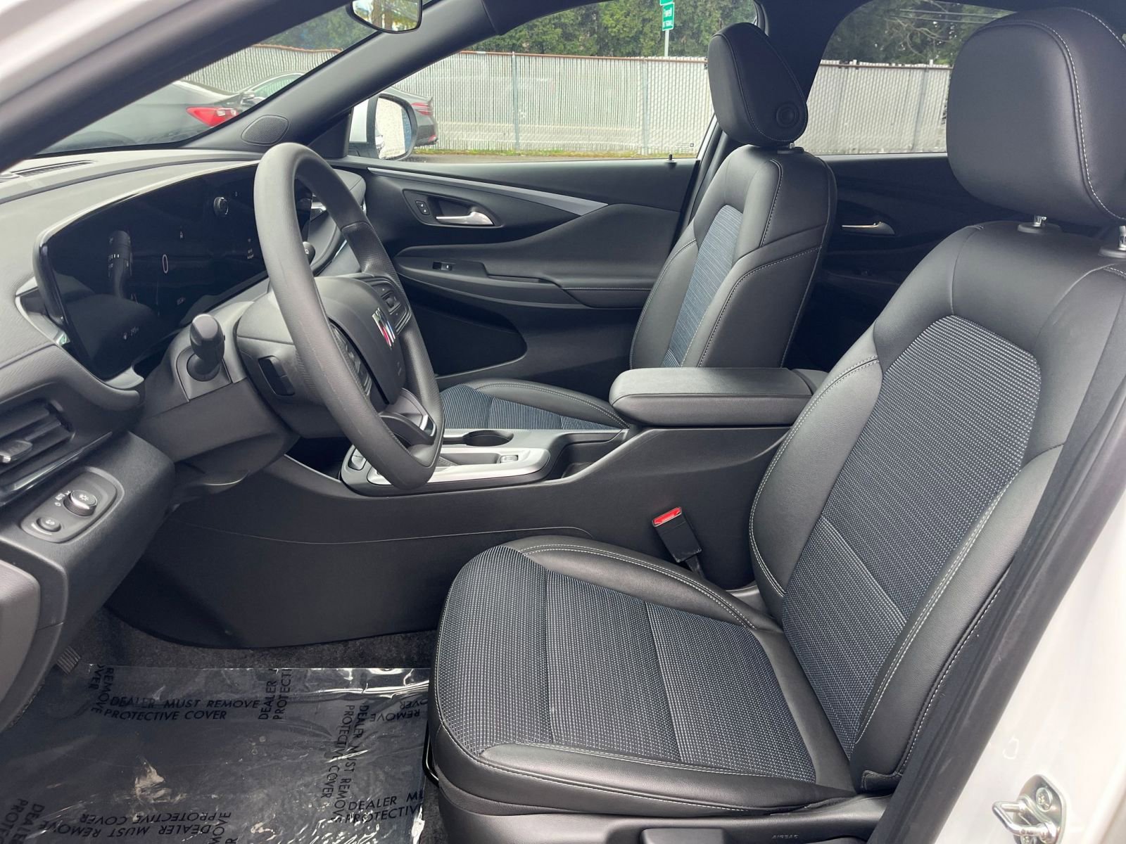 Used 2025 Buick Envista Preferred image 35