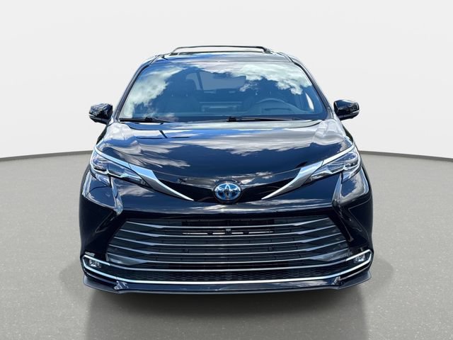 Used 2025 Toyota Sienna Platinum AWD/4WD image 8