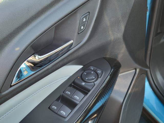 Used 2025 Chevrolet Trax LT w/ LT Convenience Package FWD image 7
