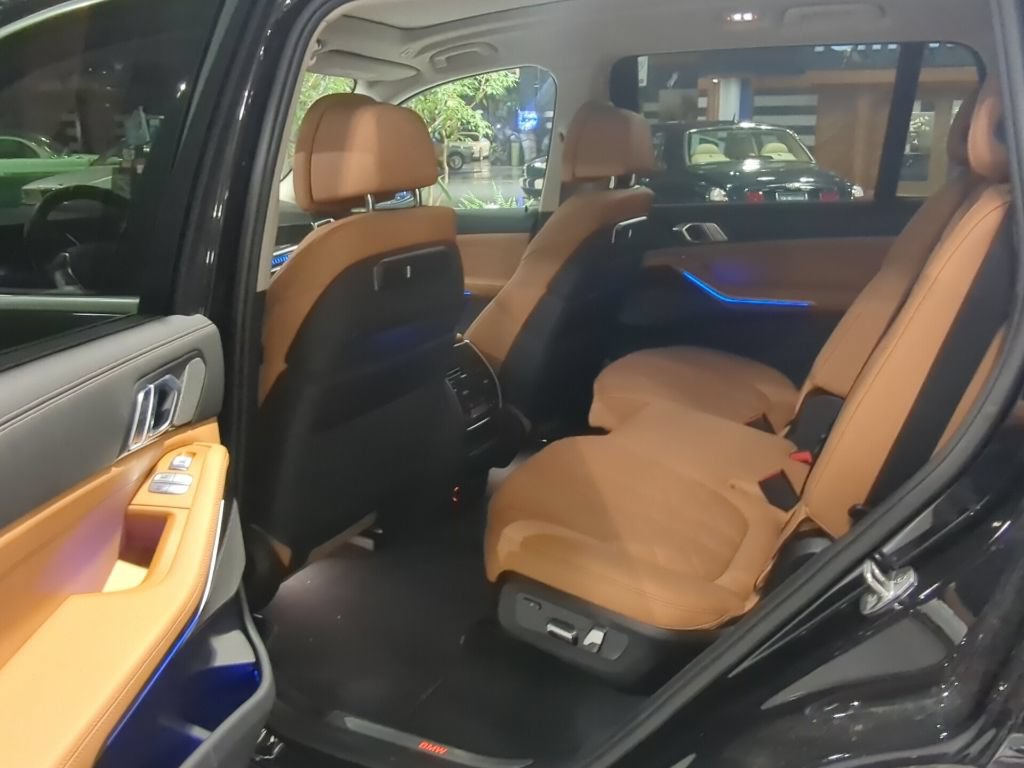 Certified 2024 BMW X7 xDrive40i w/ Premium Package AWD/4WD image 13