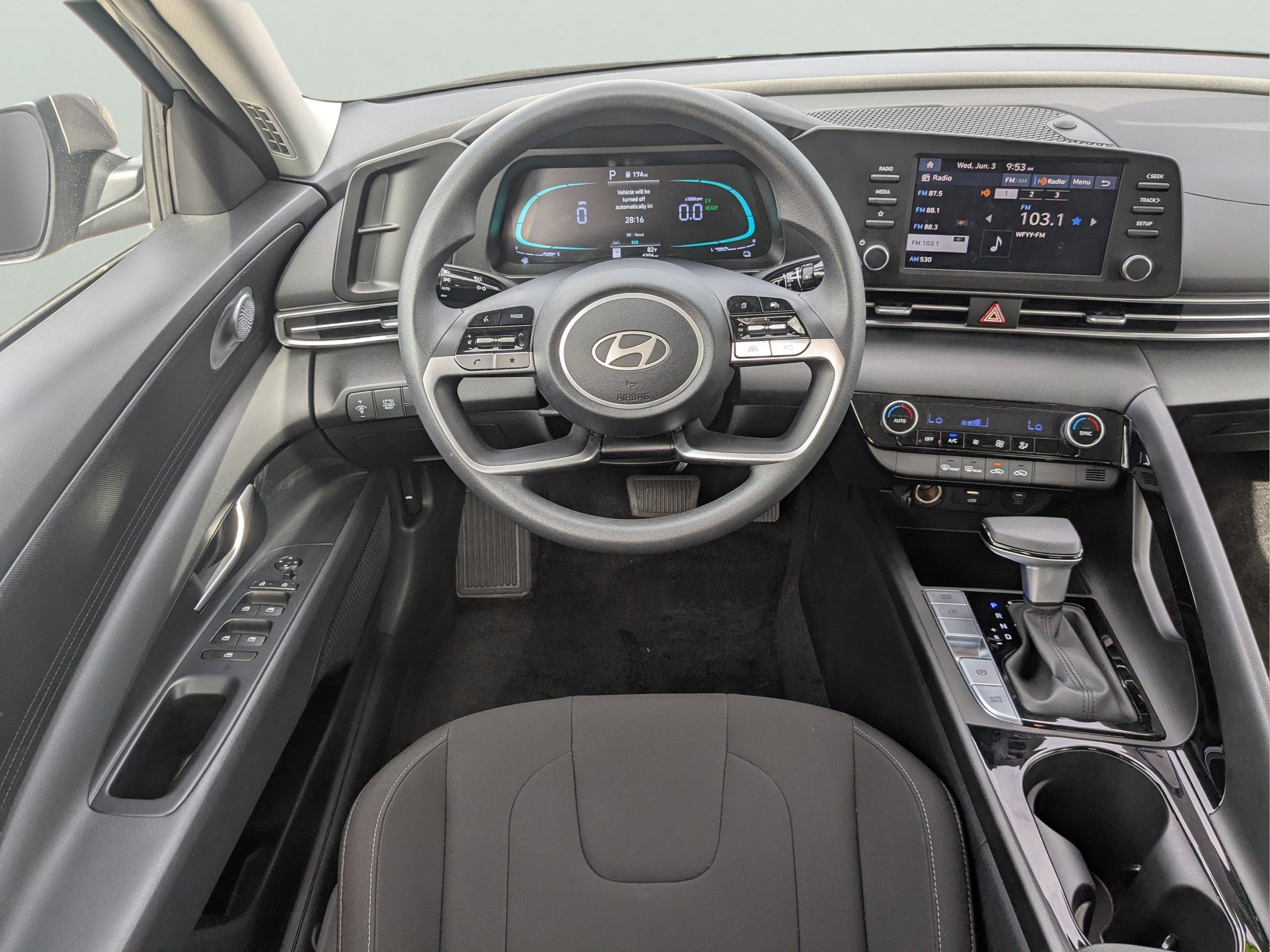 Used 2025 Hyundai Elantra Hybrid FWD image 12