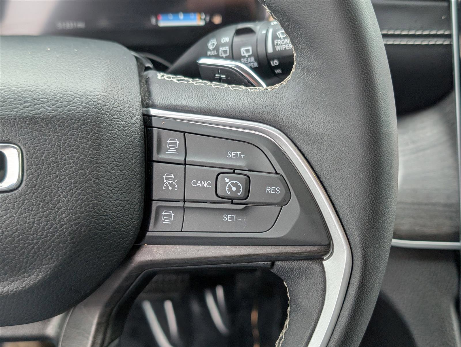 Used 2024 Jeep Grand Cherokee Limited image 22