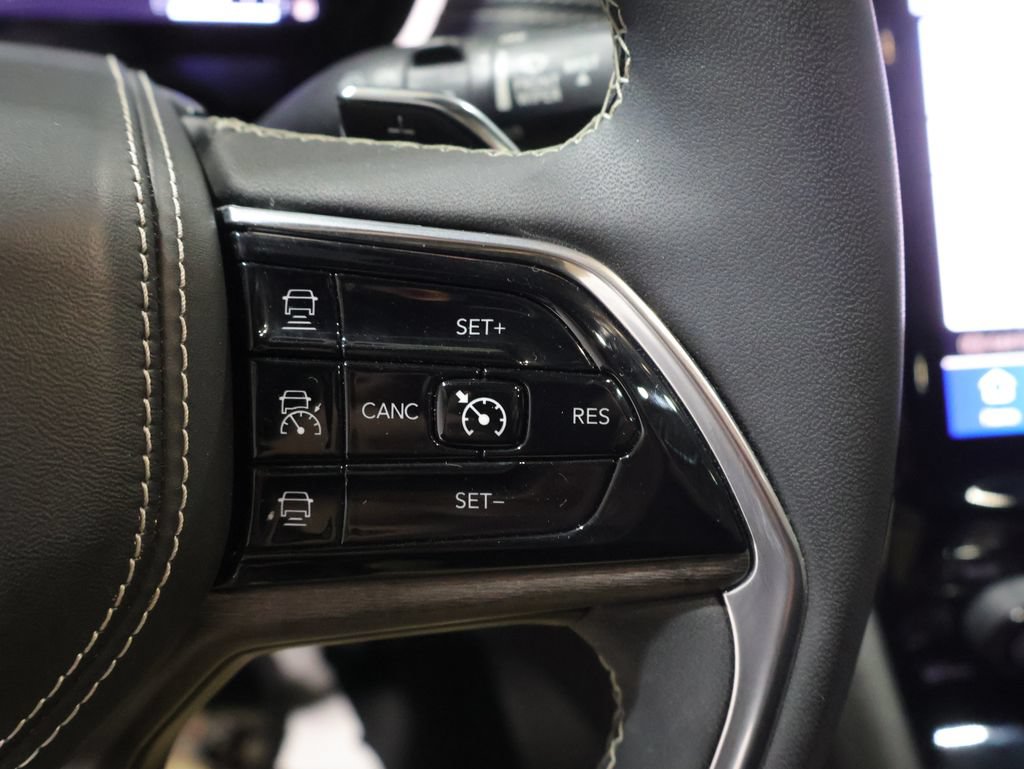 Used 2023 Jeep Grand Cherokee L Overland w/ Luxury Tech Group IV AWD/4WD image 35