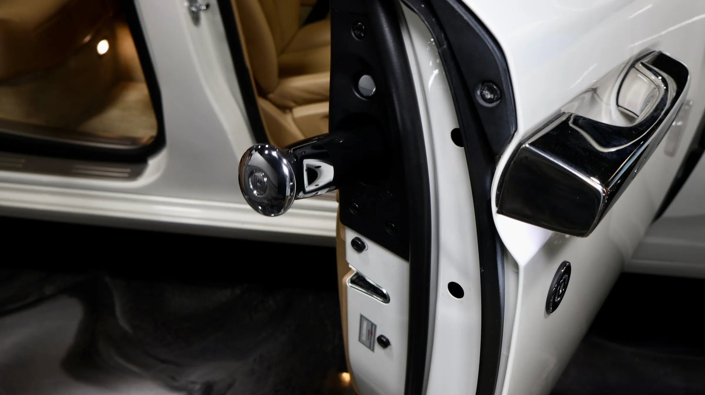 Used 2015 Rolls-Royce Ghost image 18