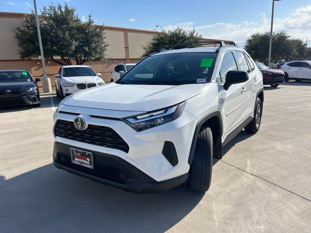 Used 2025 Toyota RAV4 LE AWD/4WD image 8