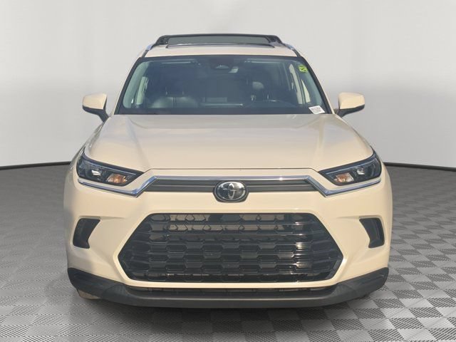 Used 2024 Toyota Grand Highlander AWD image 2