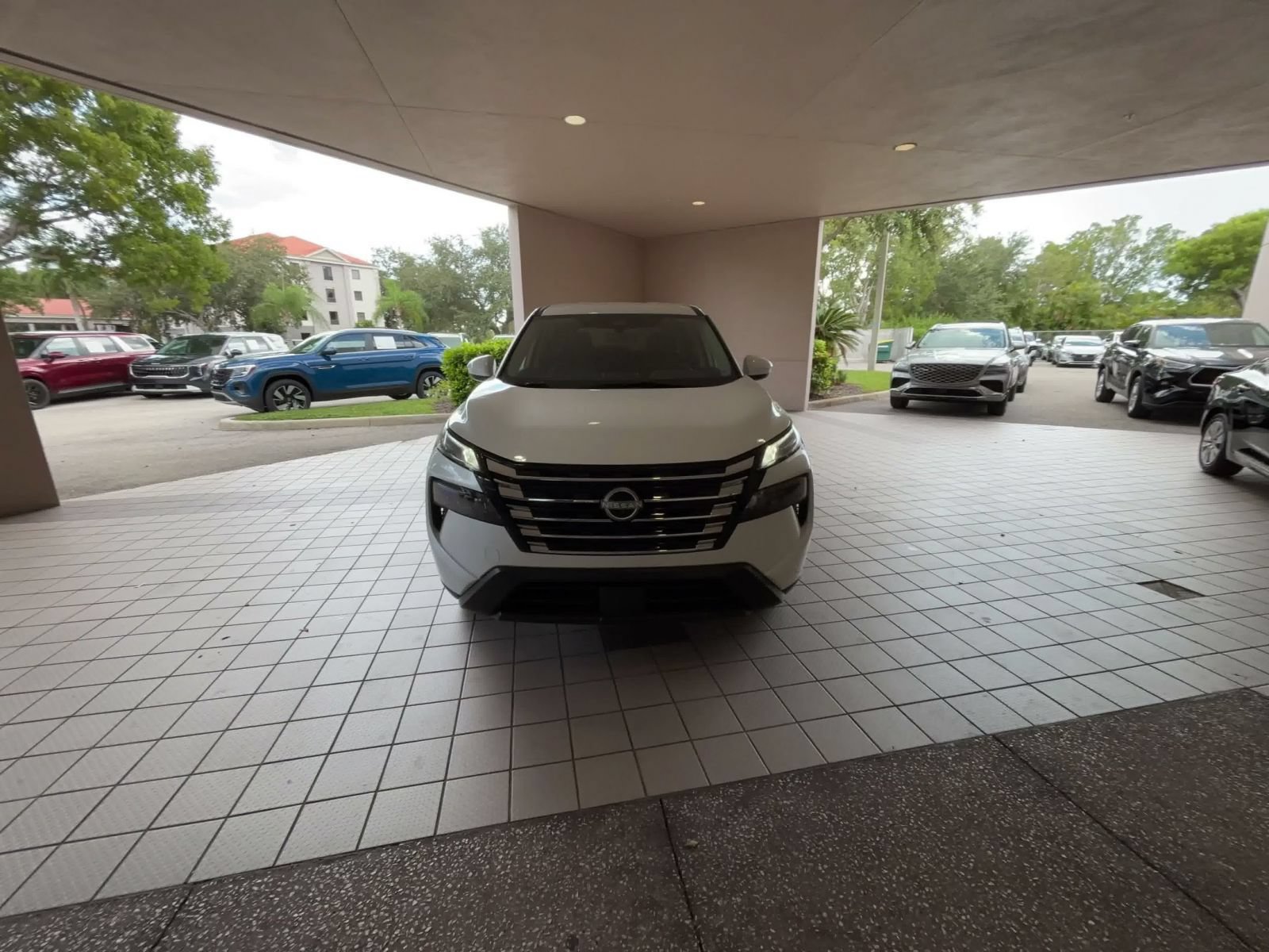 Used 2025 Nissan Rogue SV AWD/4WD image 4