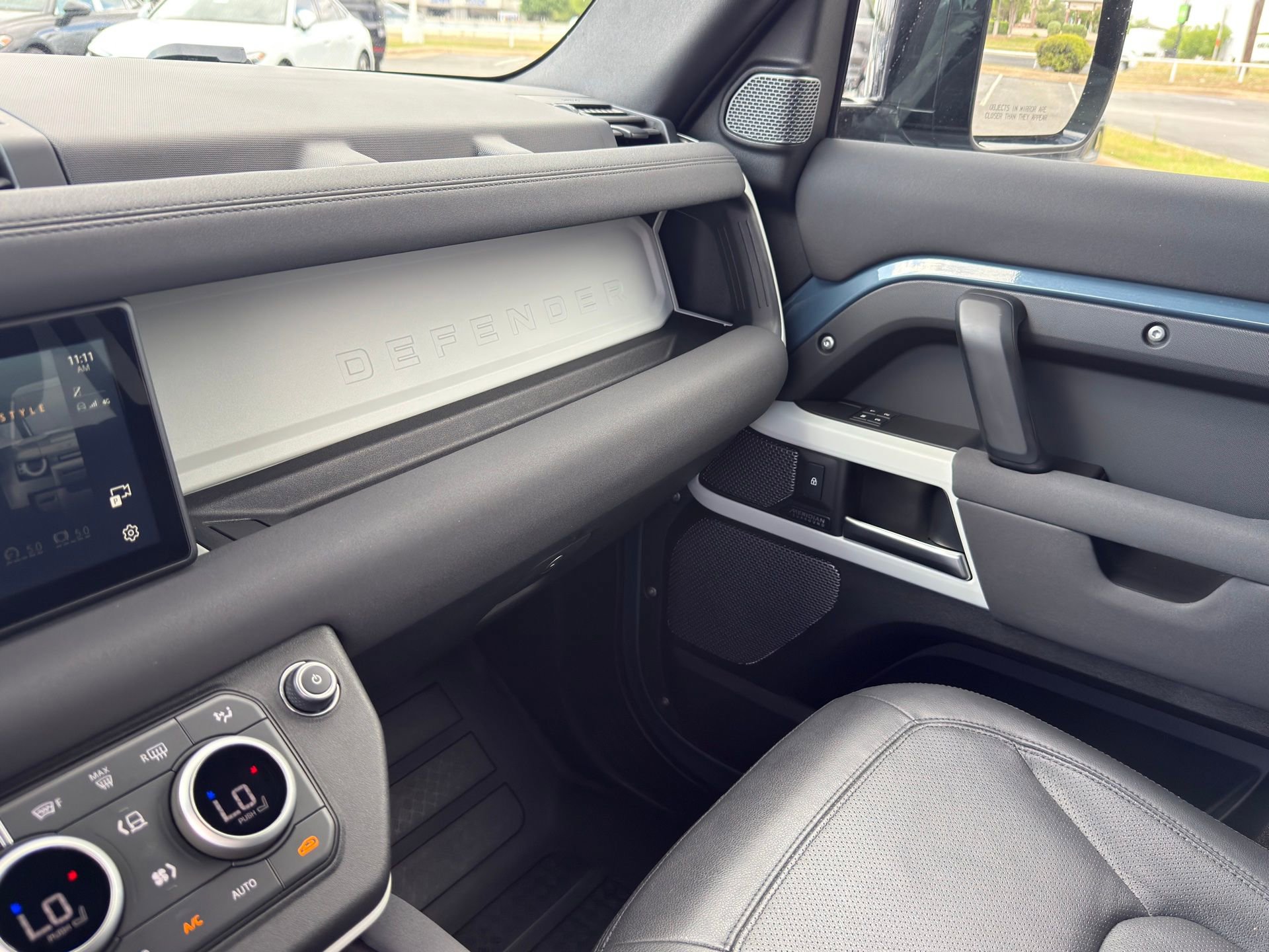 Used 2023 Land Rover Defender 90 SE image 18