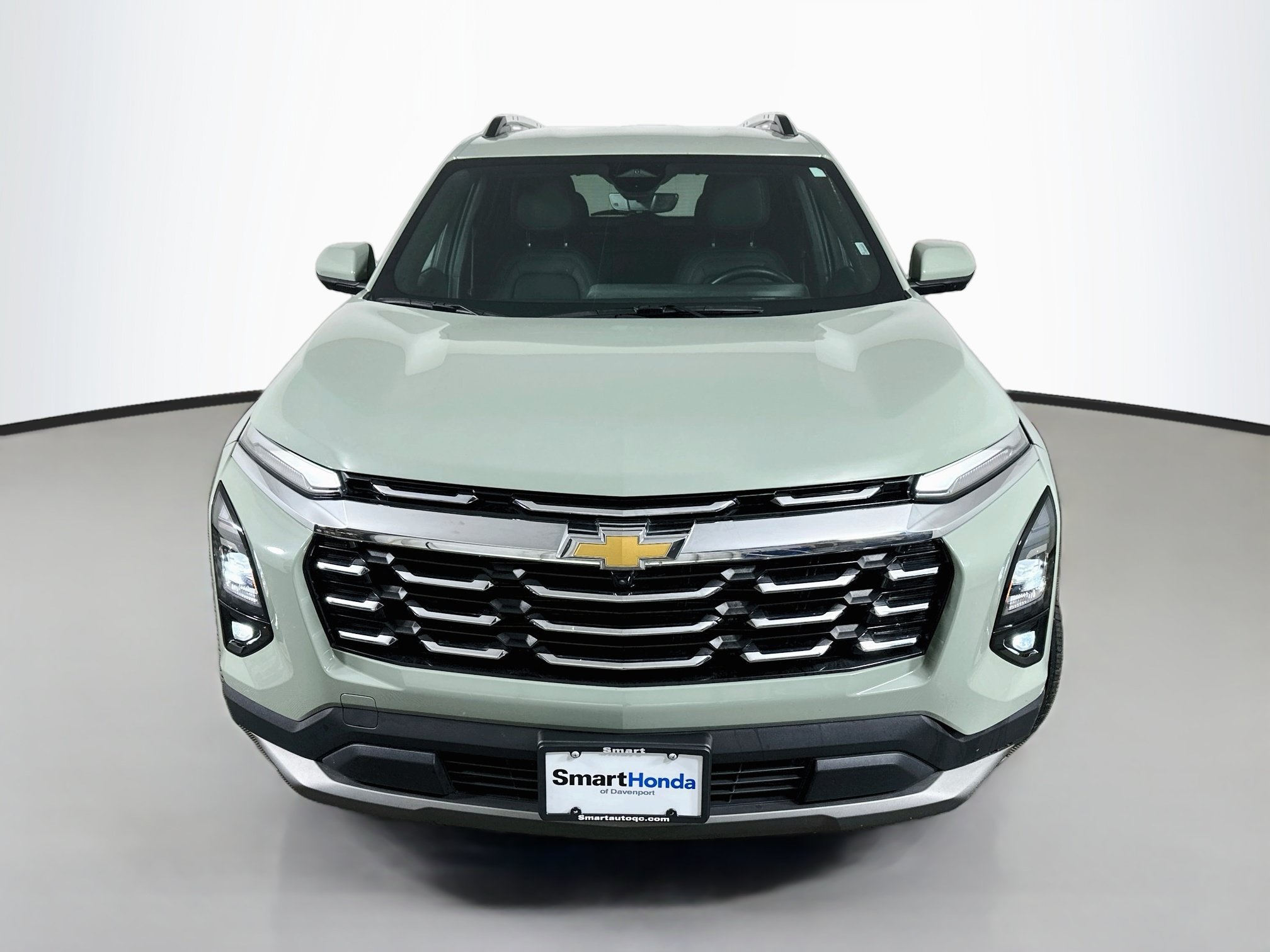 Used 2025 Chevrolet Equinox LT w/ Convenience Package II AWD/4WD image 2