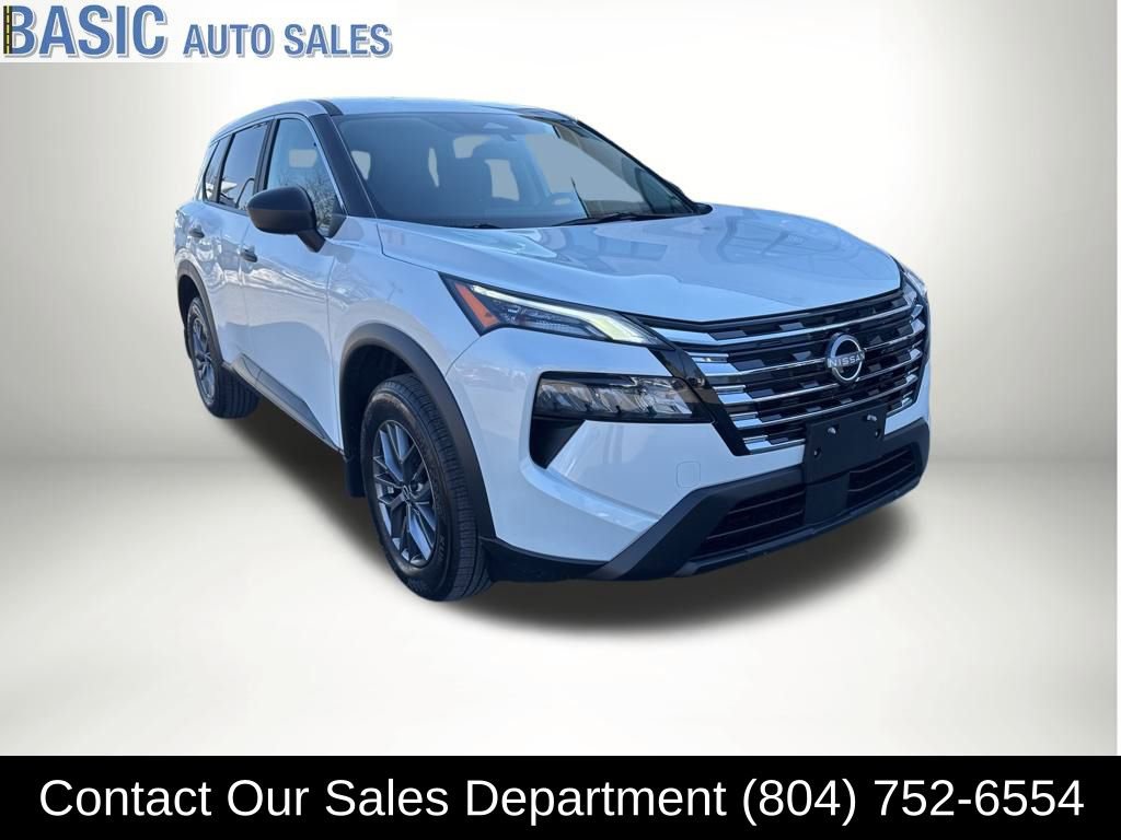 Used 2025 Nissan Rogue S image 5