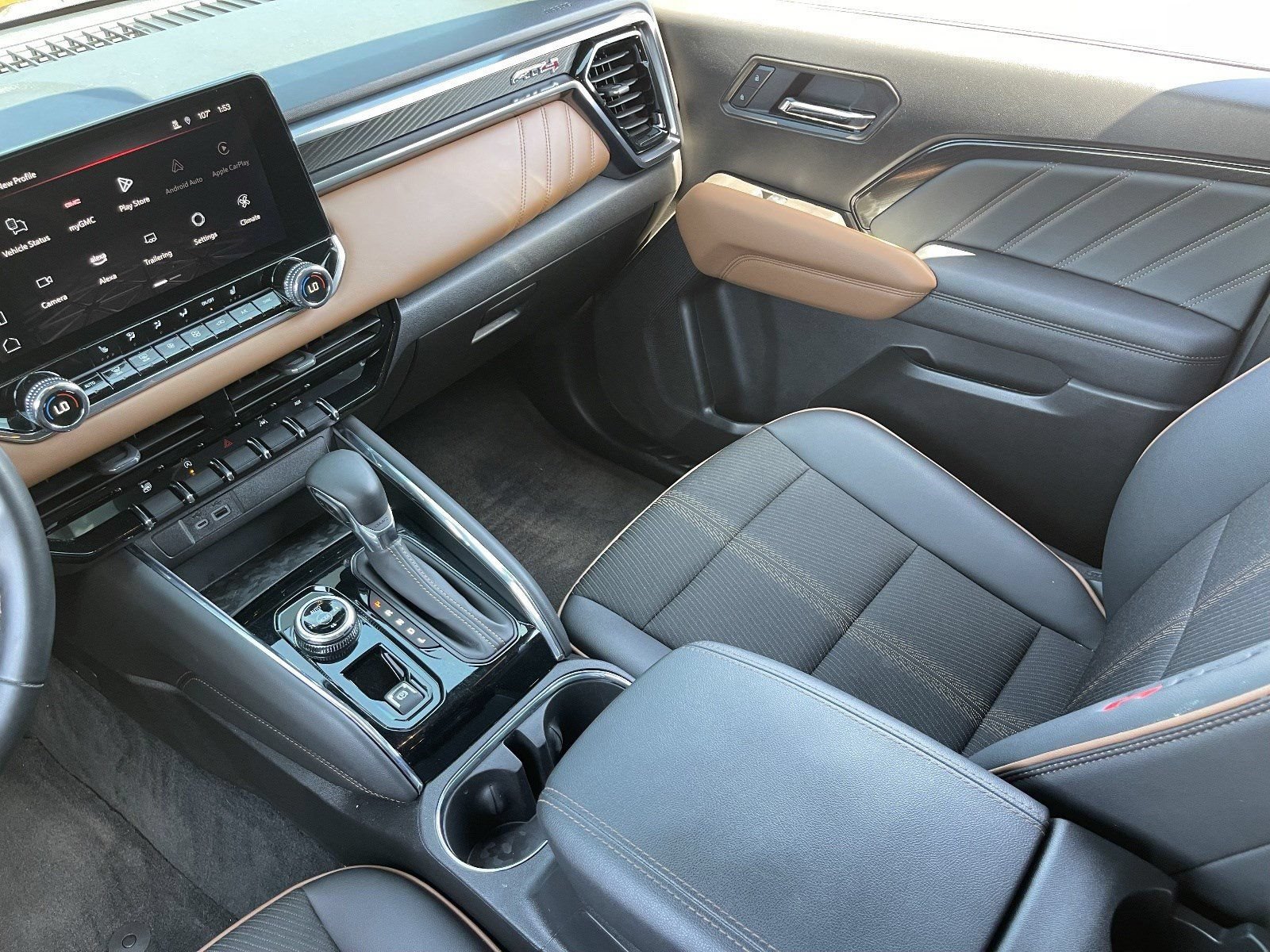 Certified 2025 GMC Canyon AT4 AWD/4WD image 17