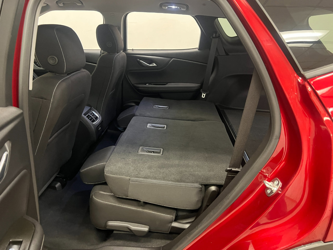 Used 2025 Chevrolet Blazer LT image 33