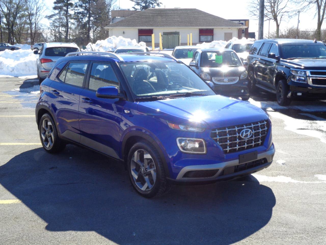 Used 2023 Hyundai Venue Limited image 6