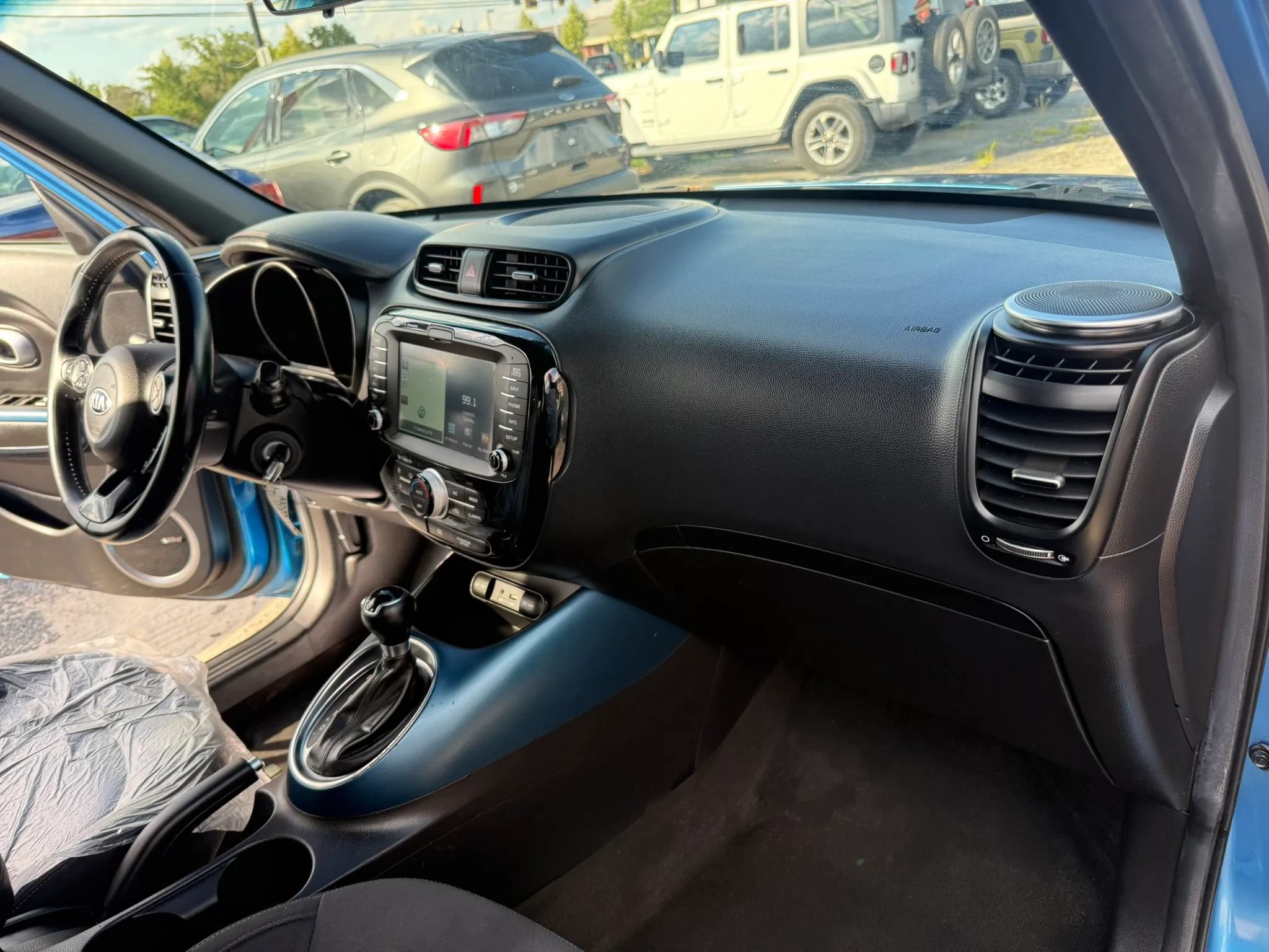 Used 2015 Kia Soul + w/ Audio Package FWD image 23