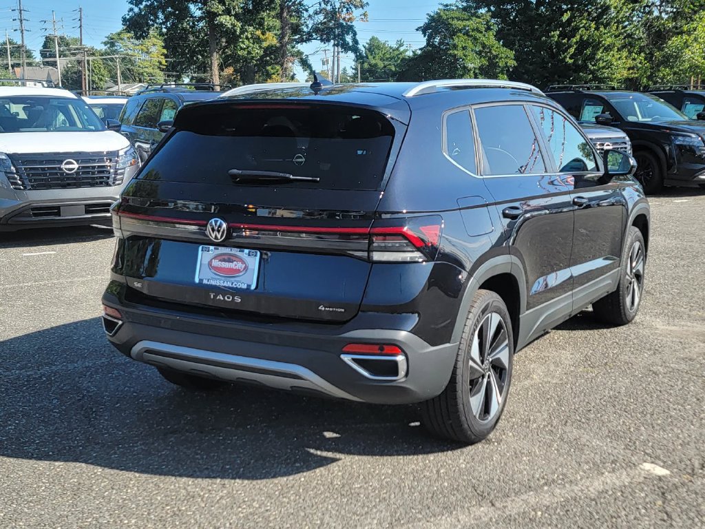 Used 2025 Volkswagen Taos SE AWD/4WD image 9
