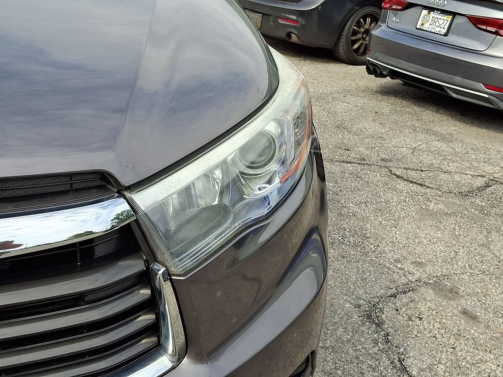 Used 2016 Toyota Highlander LE AWD/4WD image 9