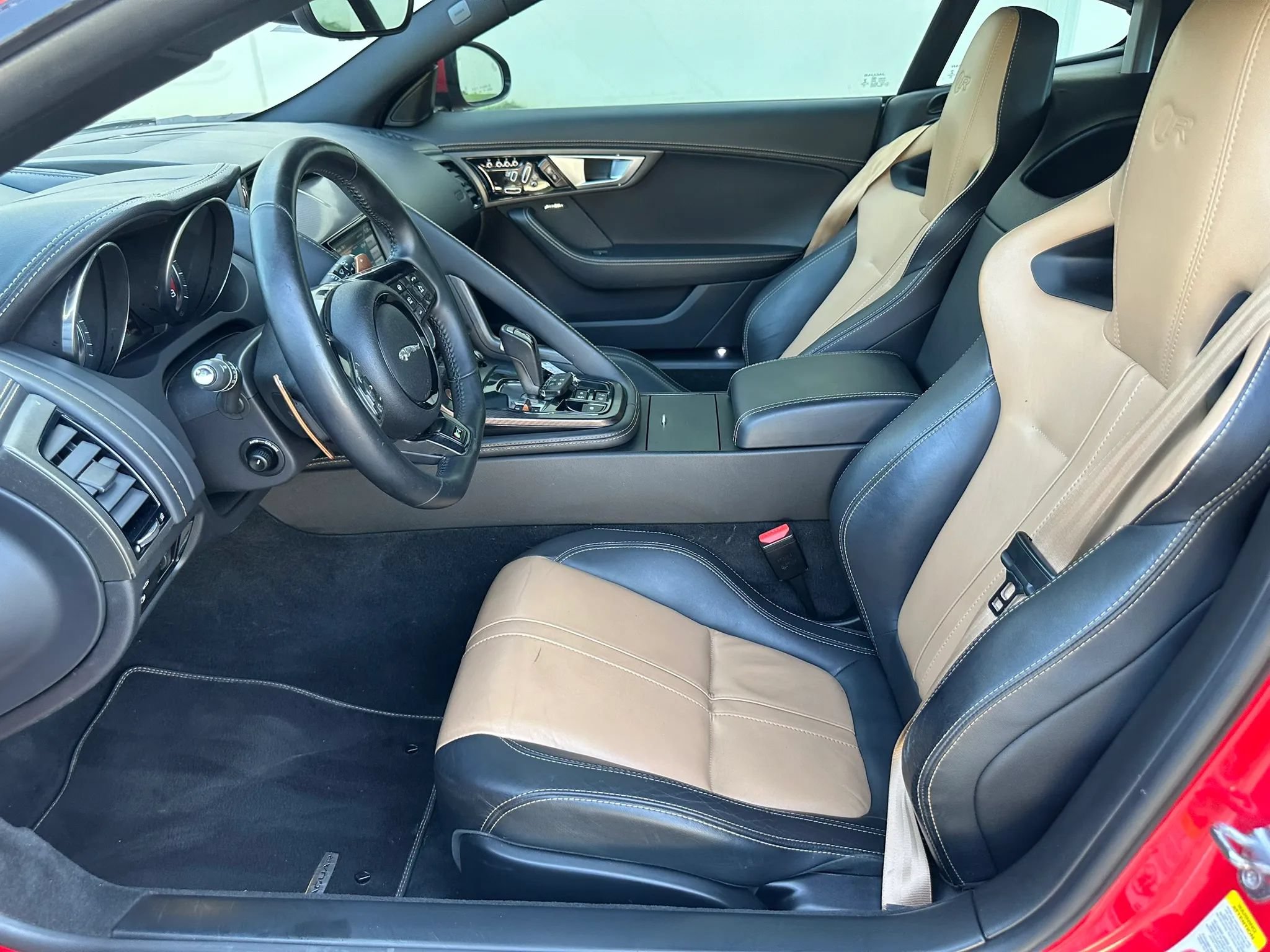 Used 2015 Jaguar F-TYPE R RWD image 16