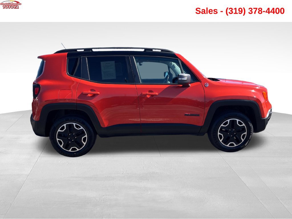 Used 2016 Jeep Renegade Trailhawk w/ Premium Trailhawk Package AWD/4WD image 9