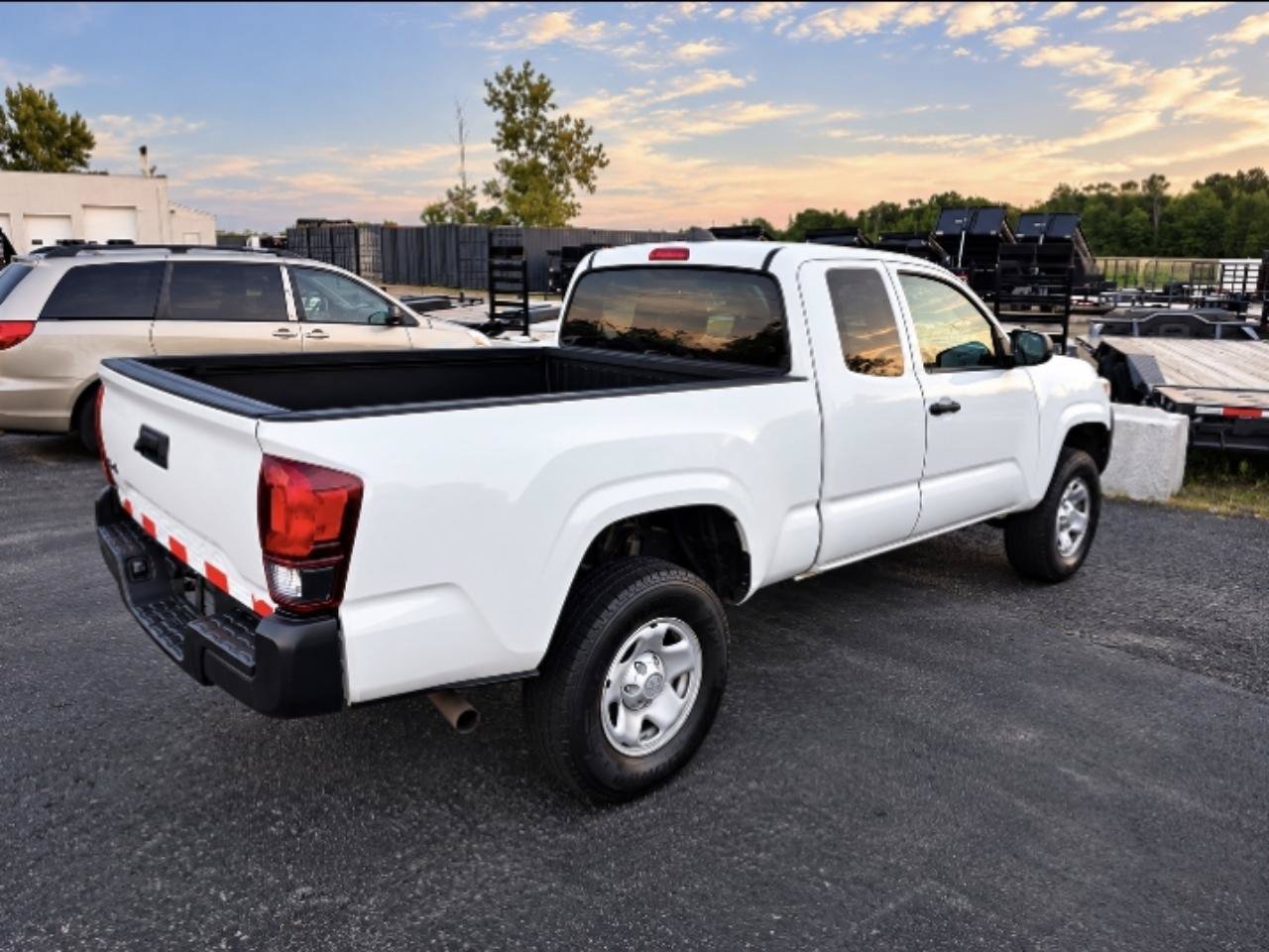 Used 2021 Toyota Tacoma SR AWD/4WD image 5