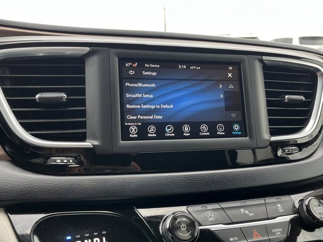 Used 2018 Chrysler Pacifica Touring-L image 53