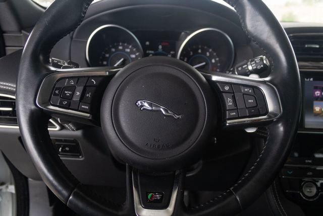 Used 2018 Jaguar F-PACE S image 10