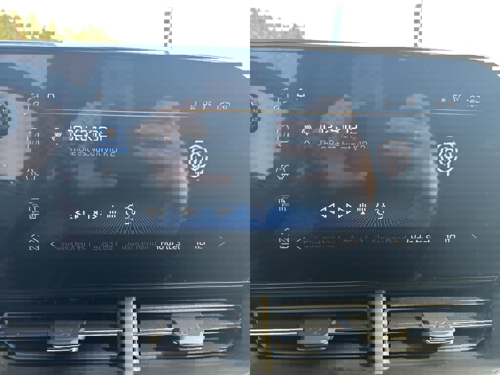 Used 2025 Chevrolet Trax LT w/ Driver Confidence Package image 23