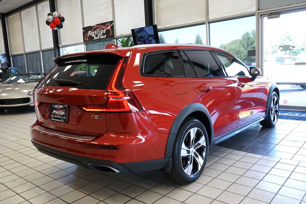 Used 2022 Volvo V60 T5 Cross Country AWD/4WD image 18