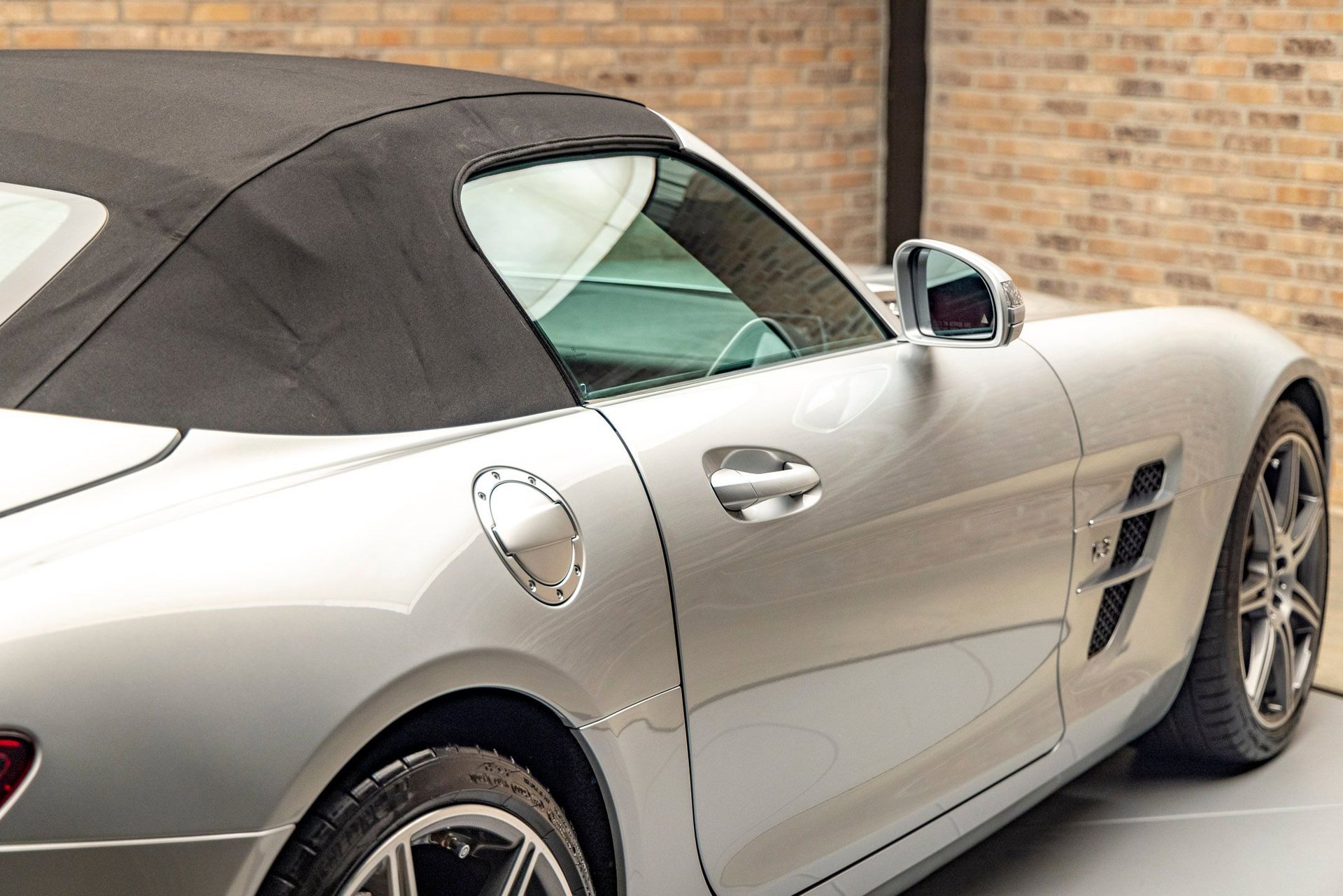 Used 2012 Mercedes-Benz SLS AMG Roadster image 35