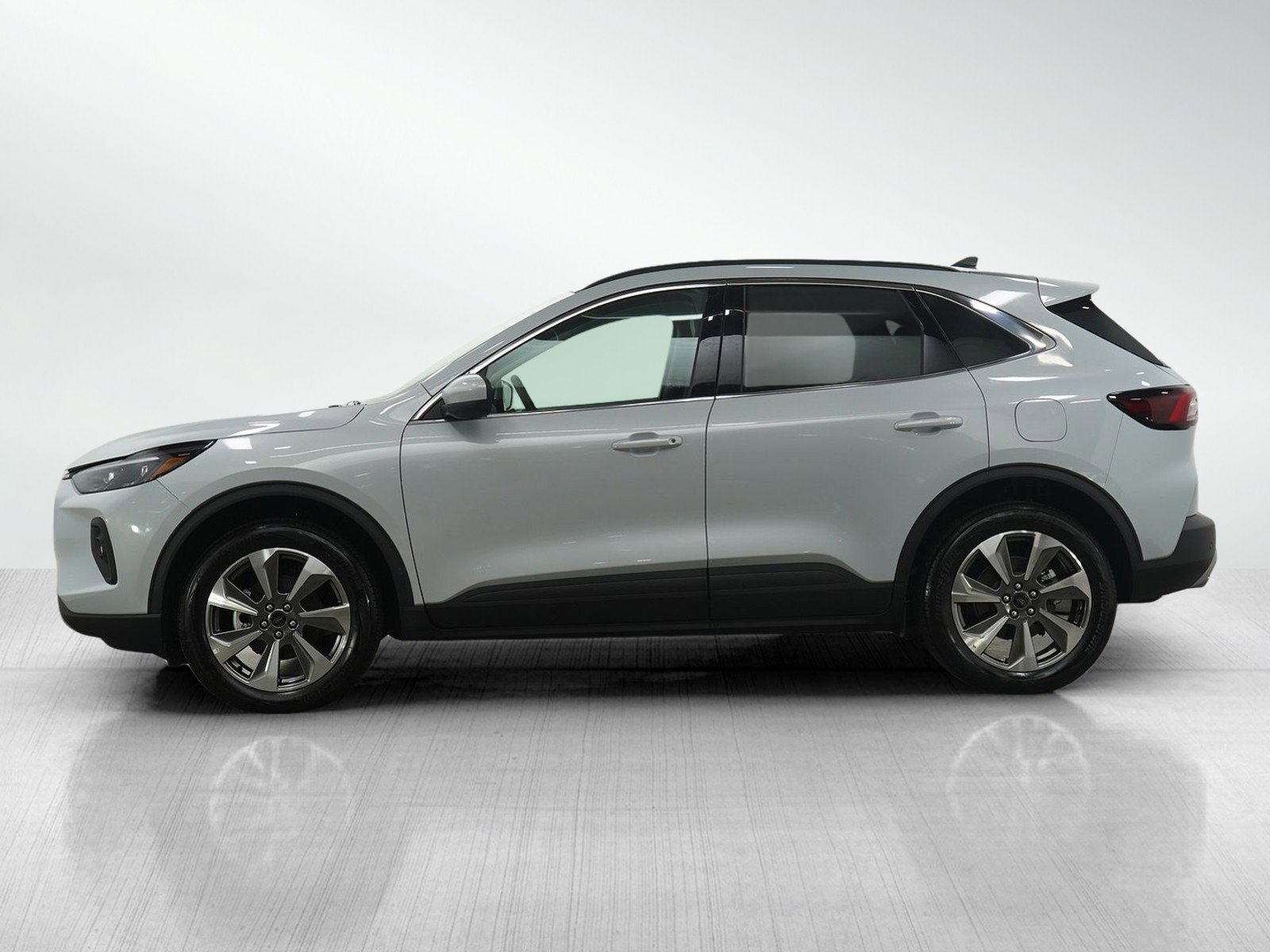 Used 2025 Ford Escape Platinum image 2