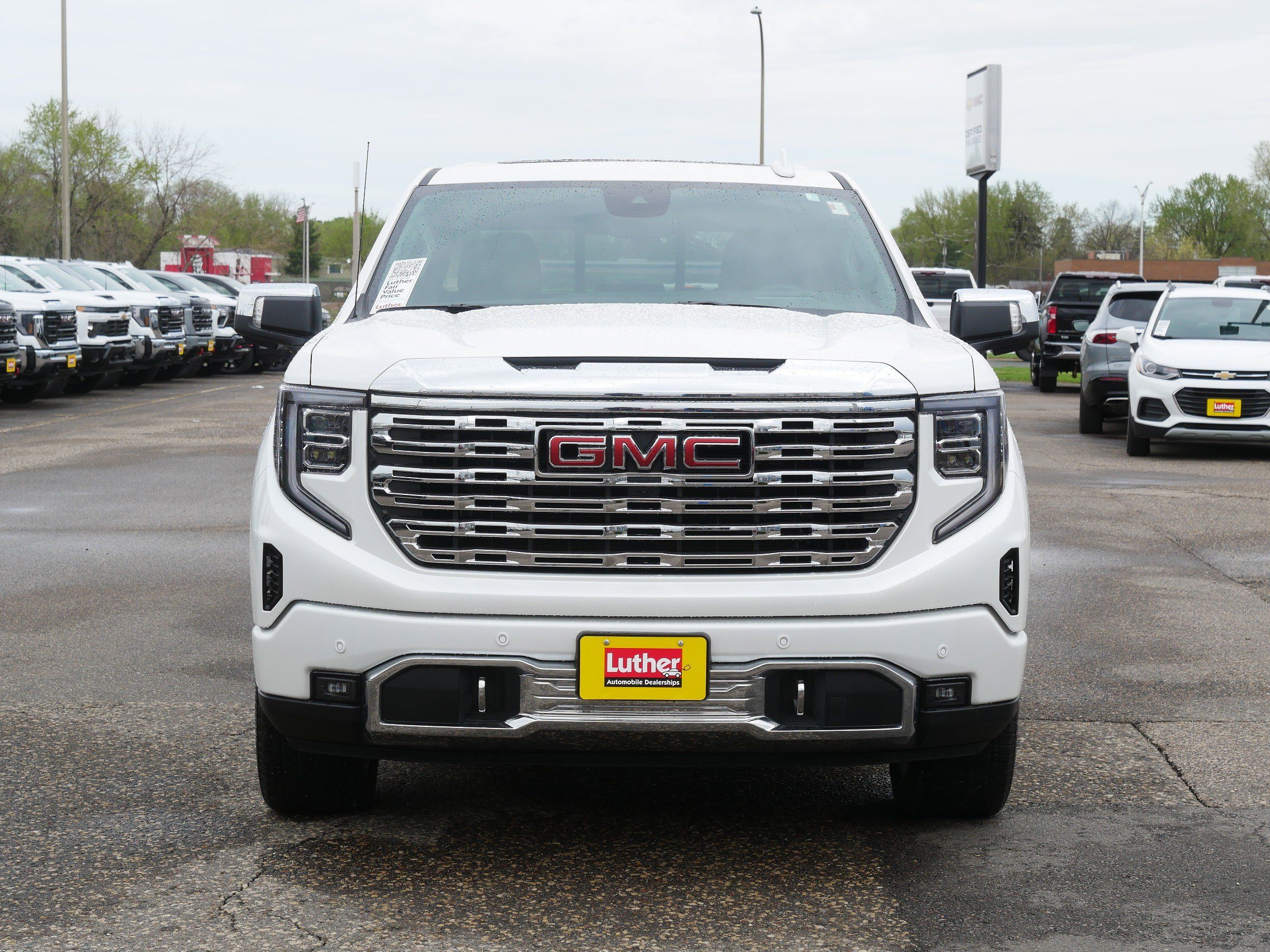 Used 2024 GMC Sierra 1500 Denali AWD/4WD image 2