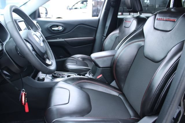 Used 2022 Jeep Cherokee Trailhawk AWD/4WD image 34