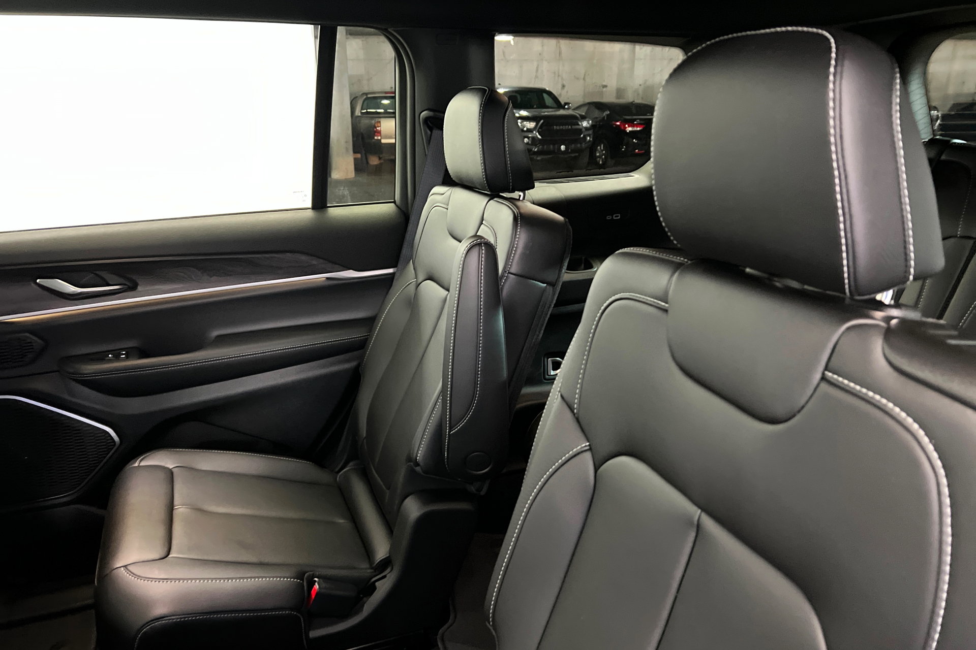 New 2026 Jeep Grand Cherokee L Limited w/ Limited Altitude Package AWD/4WD image 20