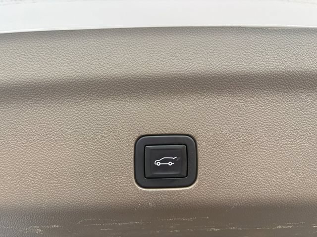 Used 2021 GMC Yukon Denali w/ Denali Premium Package AWD/4WD image 18