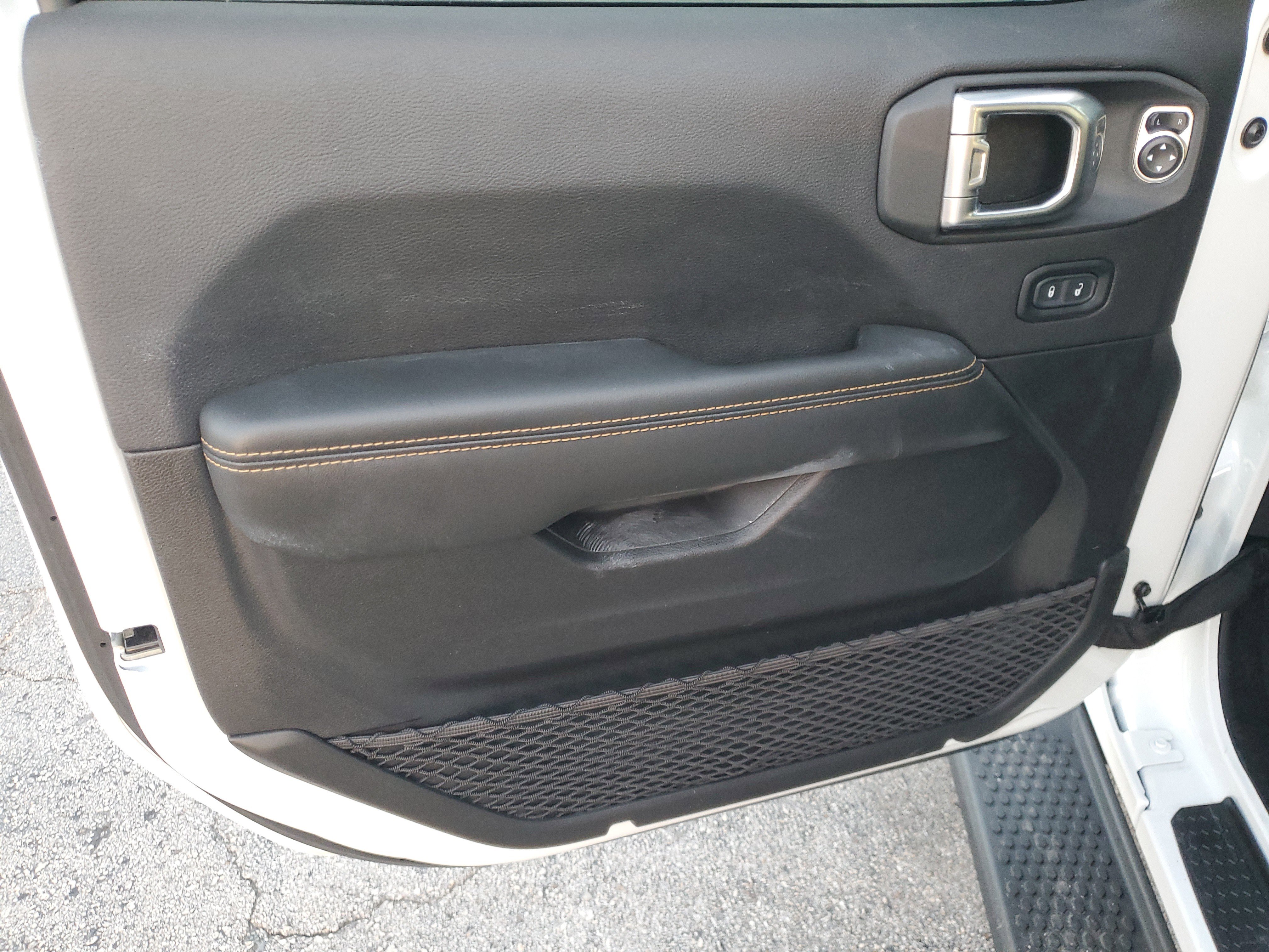 Used 2024 Jeep Wrangler Sahara image 10