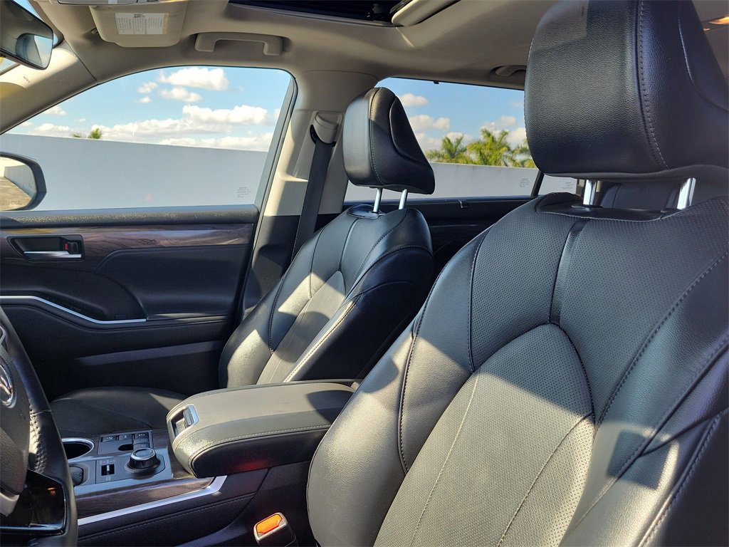 Used 2023 Toyota Highlander Limited image 20