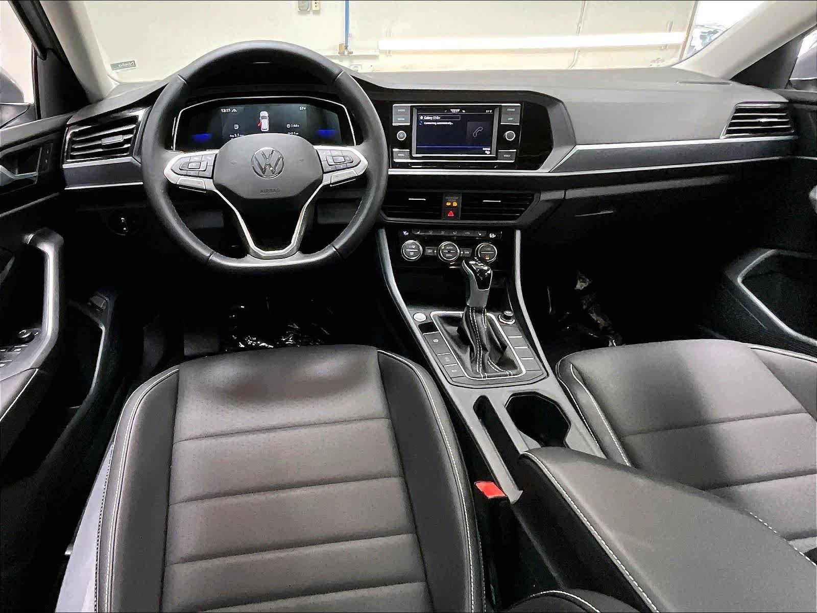 Used 2024 Volkswagen Jetta SE FWD image 7