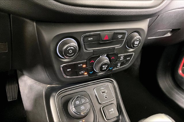 Used 2020 Jeep Compass Trailhawk AWD/4WD image 14